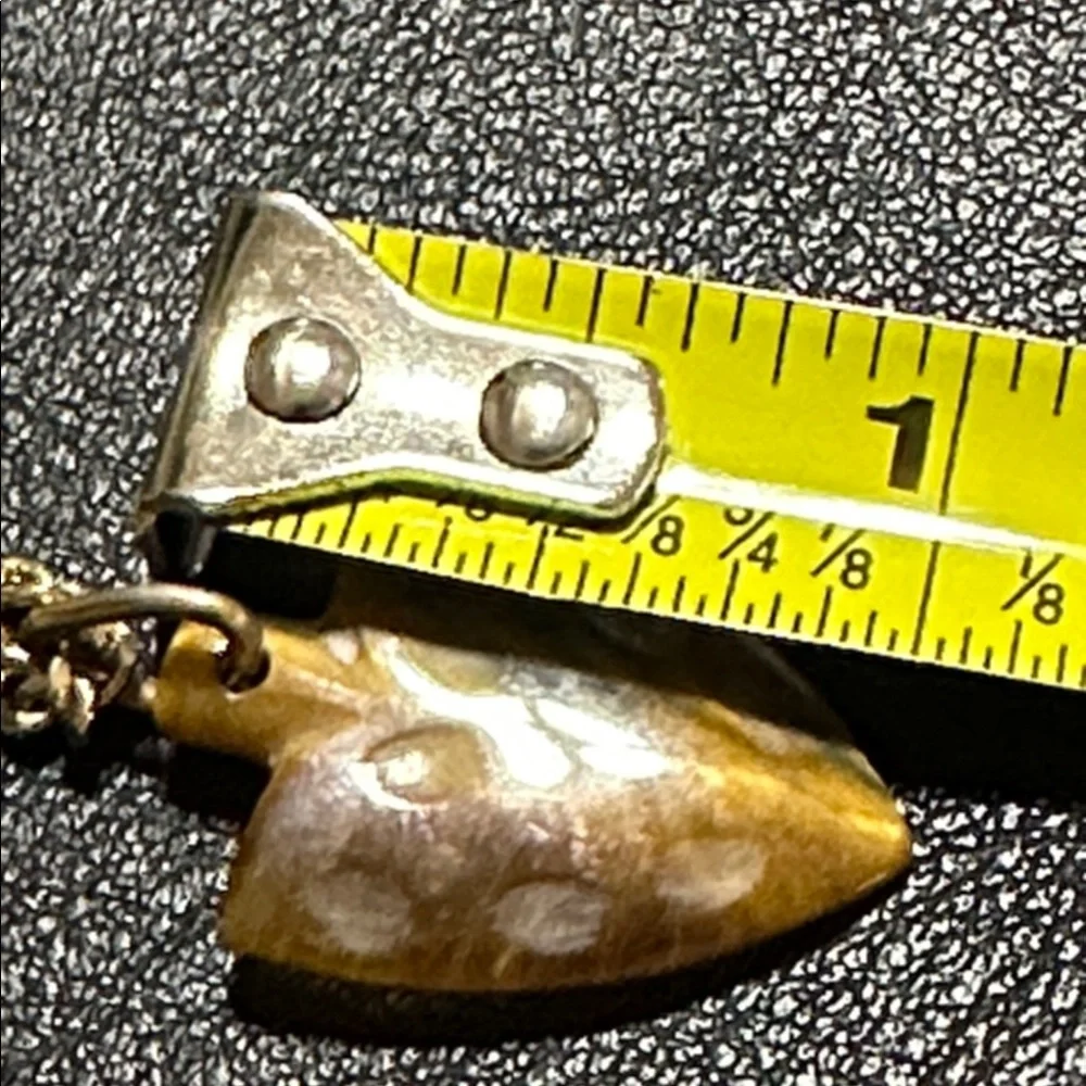 Avon 1981 Tiger Eye Arrowhead Gold Tone 20” Men’s Necklace